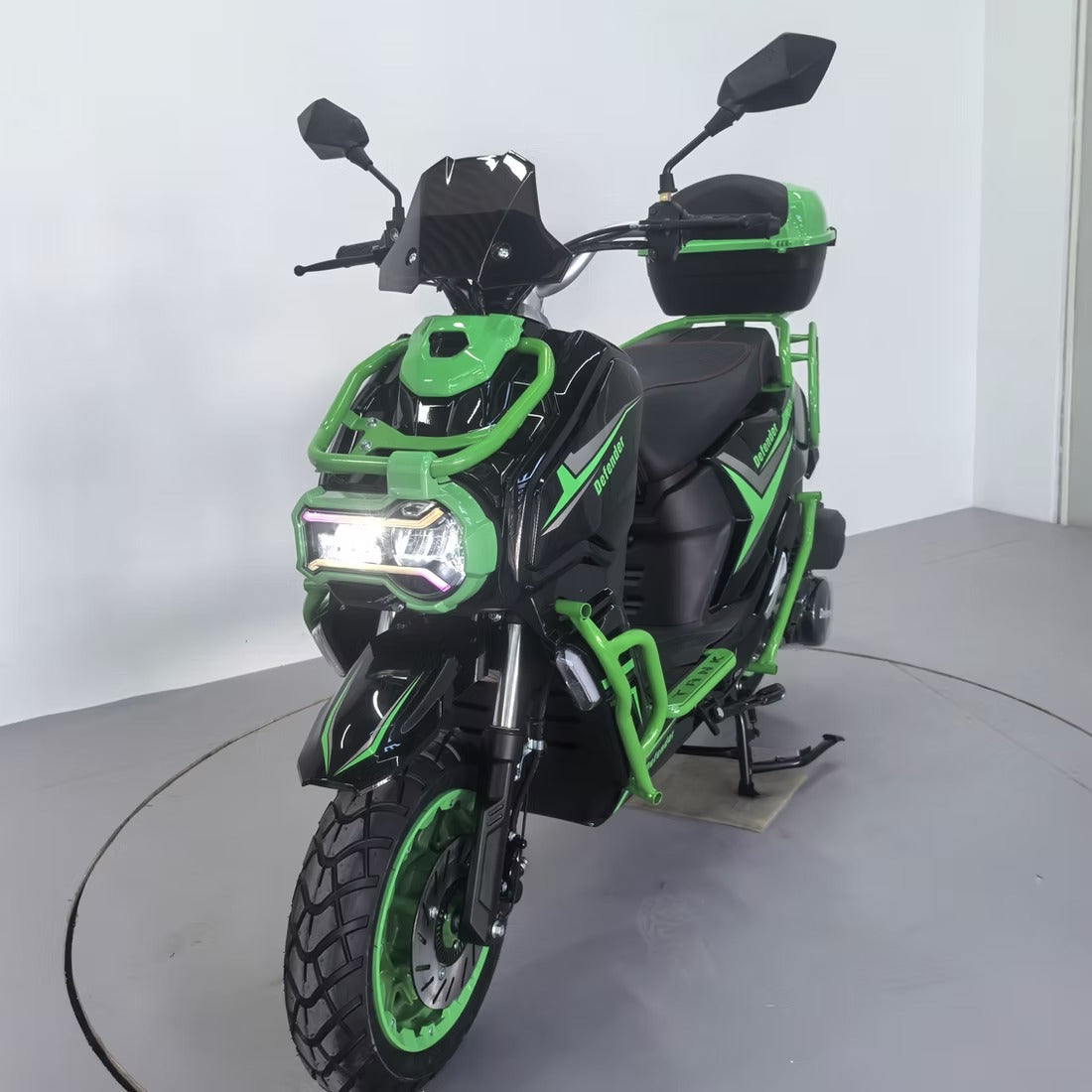 TANK DEFENDER 150 Scooter