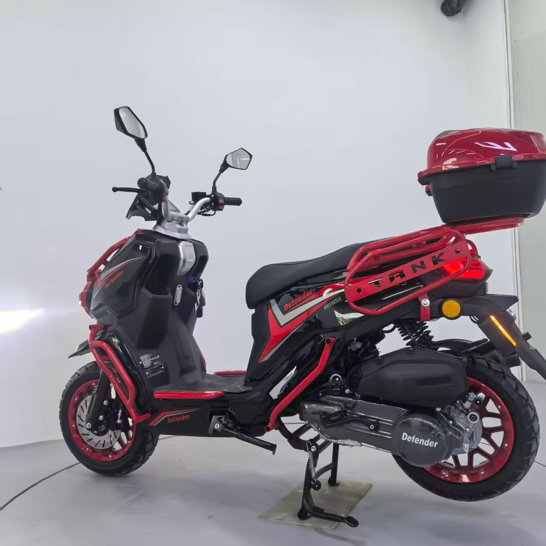 TANK DEFENDER 150 Scooter