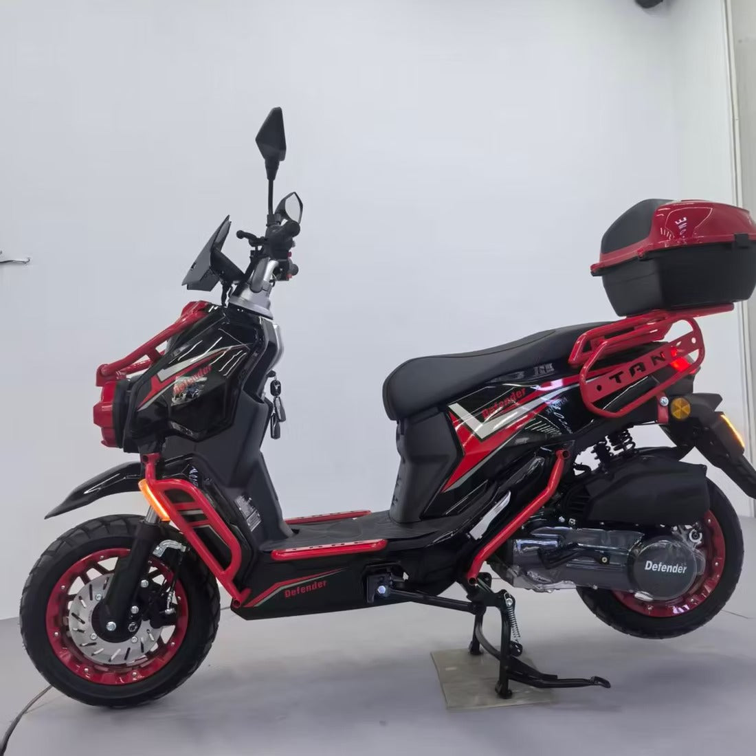 TANK DEFENDER 150 Scooter