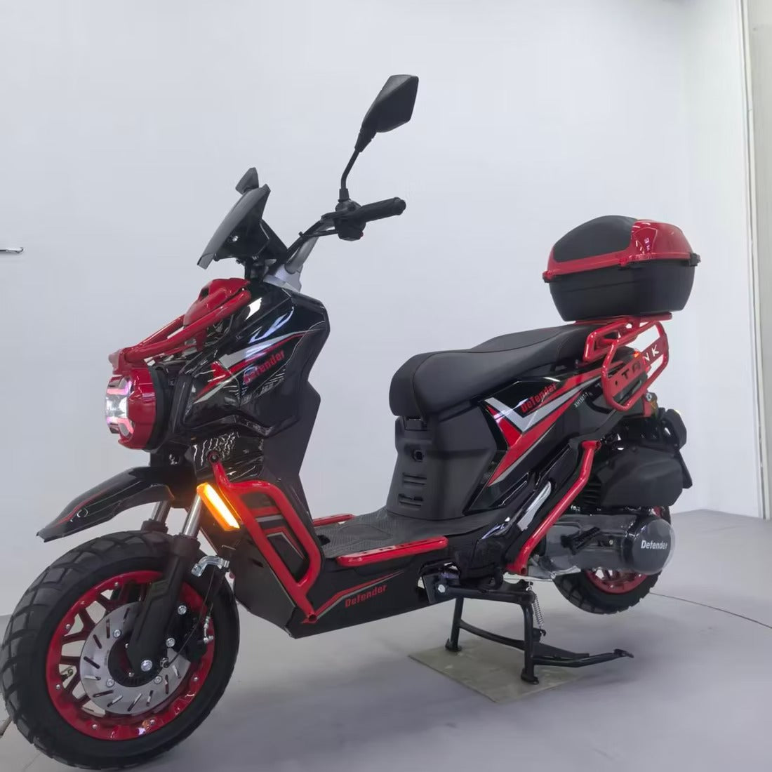 TANK DEFENDER 150 Scooter