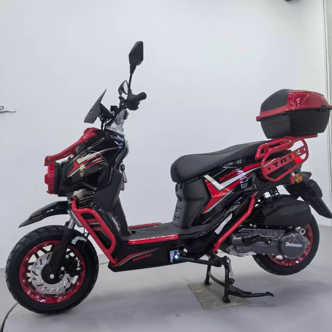 TANK DEFENDER 150 Scooter