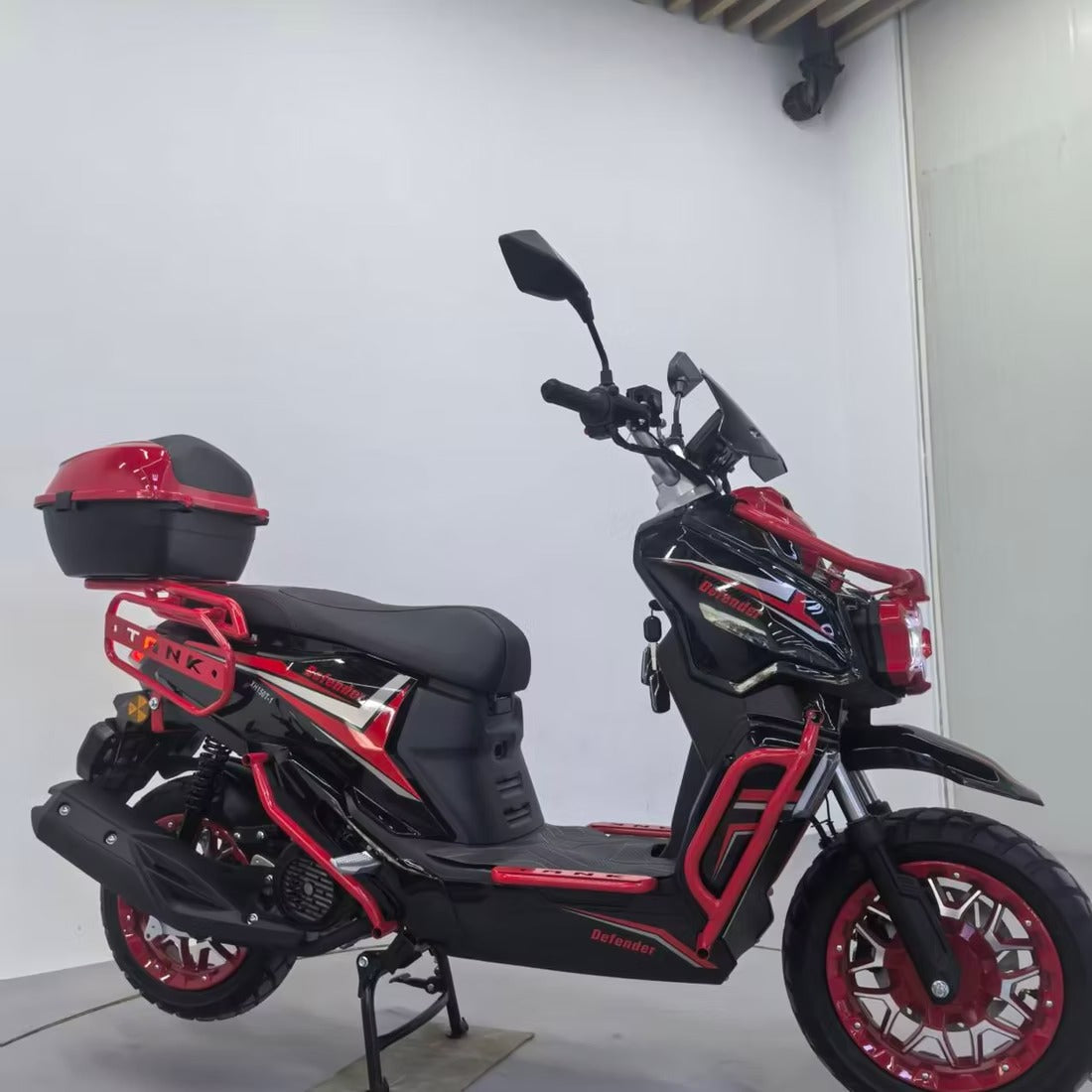 TANK DEFENDER 150 Scooter