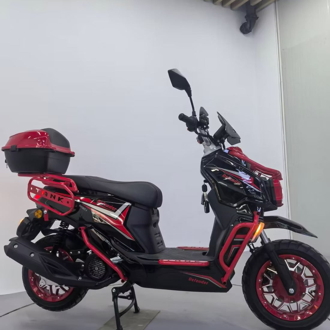 TANK DEFENDER 150 Scooter