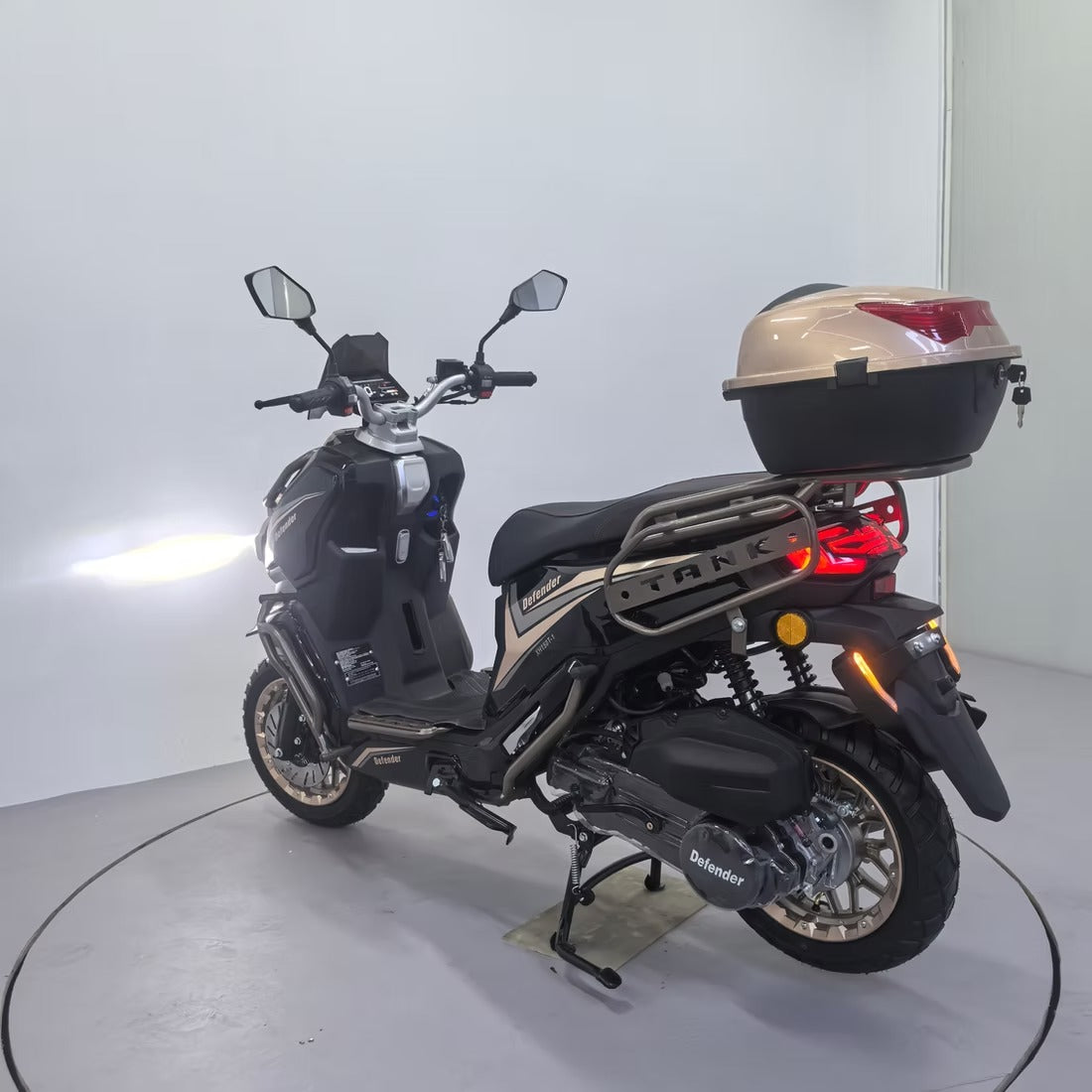 TANK DEFENDER 150 Scooter
