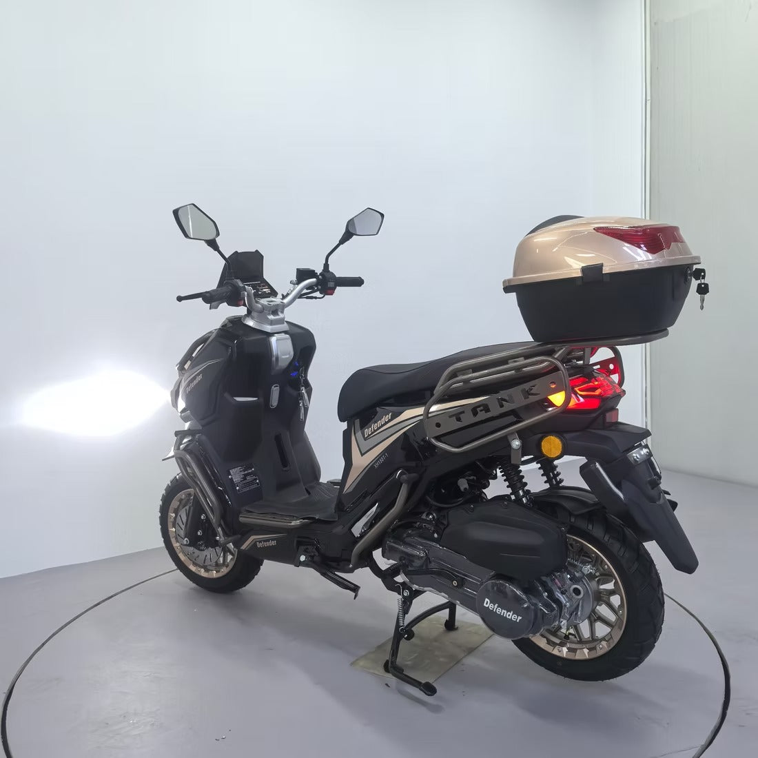 TANK DEFENDER 150 Scooter