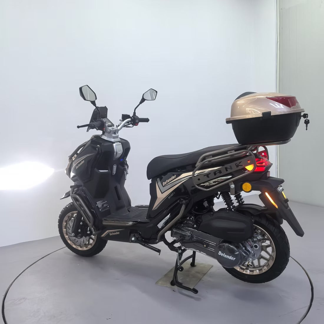 TANK DEFENDER 150 Scooter